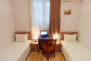 Отель Hotel Tabi Тбилиси Стандартный двухместный номер с 2 отдельными кроватями-6