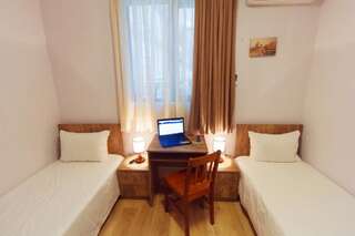 Отель Hotel Tabi Тбилиси Стандартный двухместный номер с 2 отдельными кроватями-10